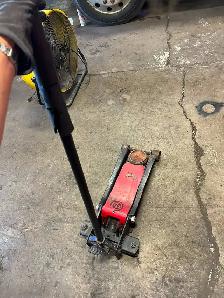 Chicago Pneumatic Trolley Jack - Photo 2