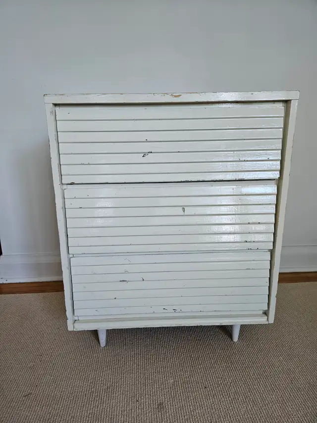 Small 3 drawer dresser