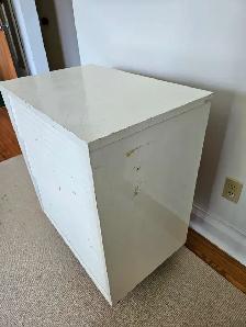 Small 3 drawer dresser - Photo 3