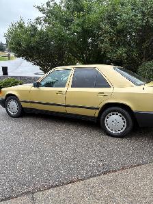 1987 Classic Mercedes 300E - Photo 2