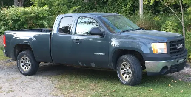 GMC SERRIA (Extended Cab). EXCELLENT 'BULLET PROOF' 3.4  V-6