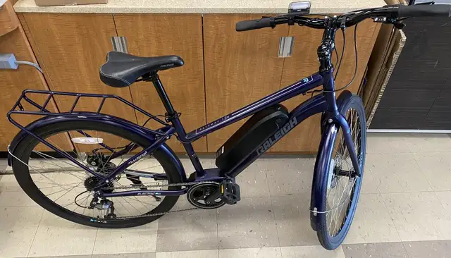 Raleigh Getaway 36V All-Terrain Electric Bike (Blue) $699