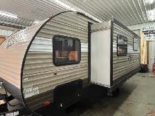 travel trailer - Photo 2