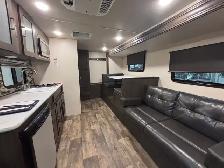 travel trailer - Photo 4