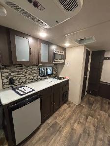 travel trailer - Photo 6