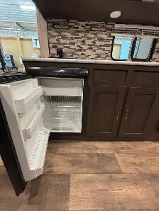 travel trailer - Photo 7