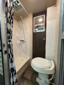travel trailer - Photo 9