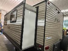 travel trailer - Photo 10