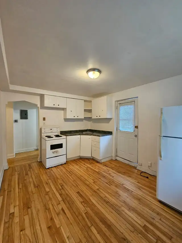 2 1/2 apartment  for rent near the Jewish General Hospital (JGH)