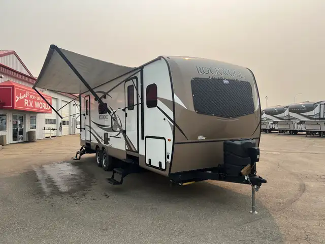 2018 Forest River Rockwood 2612WS, SPACIOUS, COUPLES UNIT