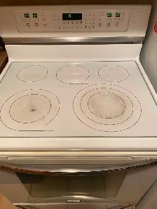 Frigidaire Electric Stove - Photo 3