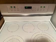 Frigidaire Electric Stove - Photo 4