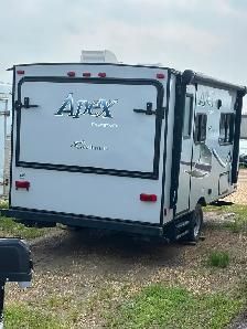 2017 Coachman Apex APT15X Hybrid Travel trailer - Photo 3