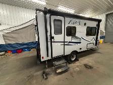 2017 Coachman Apex APT15X Hybrid Travel trailer - Photo 10