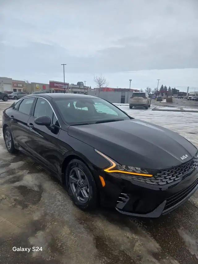 Kia K5 2023 AWD – Low KM – Winter Ready – $27,500 OBO