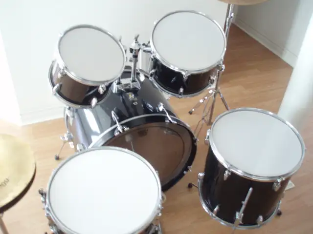 YAMAHA  DRUM SET  -  COMPLETE SET UP