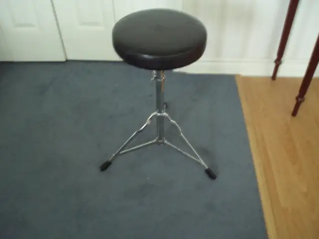 DRUM THRONE - EXCELLENT CONDITION