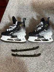 Bauer Hyperlite Hockey Skates