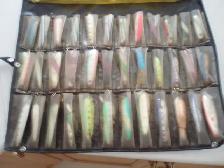 36  TROLLING SPOONS WITH ROLL OUT CASE  - FISHING GEAR - Photo 2