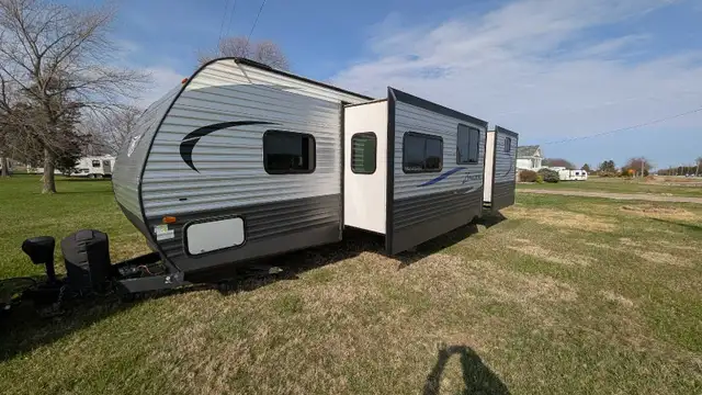 2018 Crossroads Zinger 328SBBunk house
