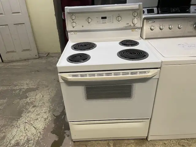 Cuisinière blanche ronds serpentins GE