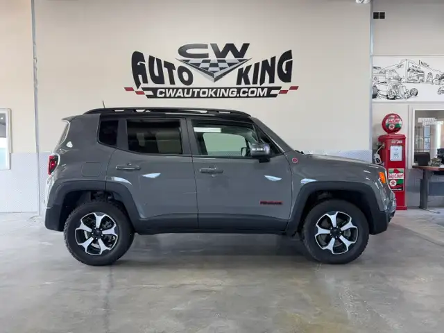 2020 Jeep Renegade Trailhawk / Full Options / Sky Open Air Roof