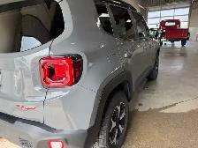 2020 Jeep Renegade Trailhawk / Full Options / Sky Open Air Roof - Photo 31