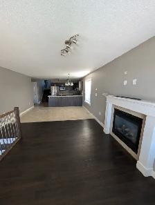 Bright 2 bedroom, 2 bath home with garage and water included! - Photo 2