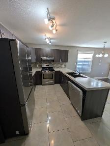 Bright 2 bedroom, 2 bath home with garage and water included! - Photo 6