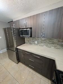 Bright 2 bedroom, 2 bath home with garage and water included! - Photo 8