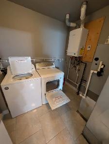 Bright 2 bedroom, 2 bath home with garage and water included! - Photo 9