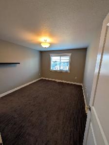 Bright 2 bedroom, 2 bath home with garage and water included! - Photo 12