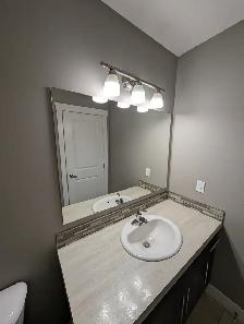 Bright 2 bedroom, 2 bath home with garage and water included! - Photo 15