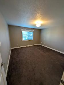 Bright 2 bedroom, 2 bath home with garage and water included! - Photo 16
