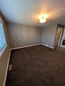 Bright 2 bedroom, 2 bath home with garage and water included! - Photo 17