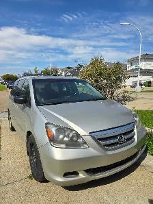 $2500, 2006 Honda Odyssey EX-L minivan - Photo 2