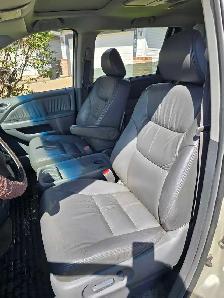 $2500, 2006 Honda Odyssey EX-L minivan - Photo 3