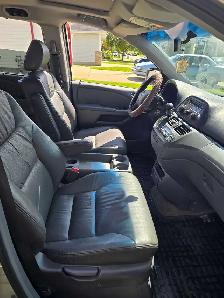 $2500, 2006 Honda Odyssey EX-L minivan - Photo 4