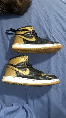 Air Jordan 1 Mid Black & Gold - Size 7 - $69 (PICK UP ONLY)