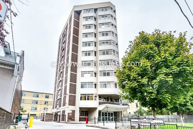 FURNISHED STUDIO IN DOWNTOWN TORONTO- FLEXIBLE LEASE TERMS (100
