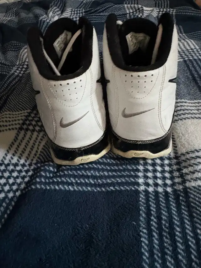 Nike Speed TD football cleats - Men’s size 11 - Vintage 2009