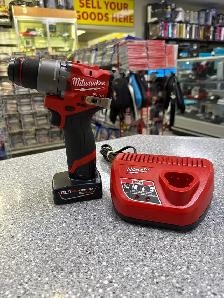 Milwaukee 3404 12V 1/2" Drill Kit with 4AH battery and charger