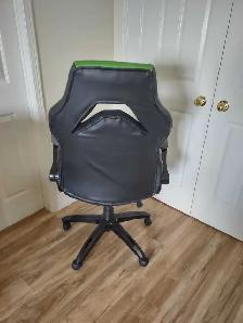 An Stylish Computer Gaming or Study Chair - Photo 4