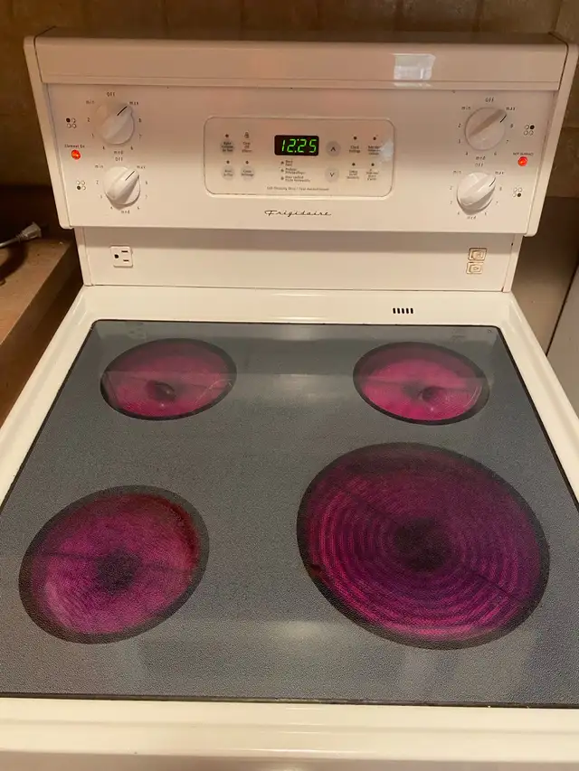 Frigidaire apartment  Size Electric Stove