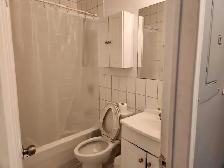 FURNISHED TWO BEDROOM APARTMENT IN DOWNTOWN TORONTO - Photo 5