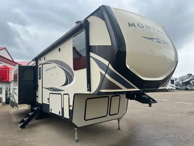 2019 Keystone Montana High Country 344RL, SPACIOUS LUXURIOUS