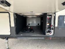 2019 Keystone Montana High Country 344RL, SPACIOUS LUXURIOUS - Photo 6