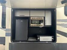 2019 Keystone Montana High Country 344RL, SPACIOUS LUXURIOUS - Photo 17