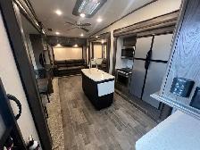 2019 Keystone Montana High Country 344RL, SPACIOUS LUXURIOUS - Photo 19