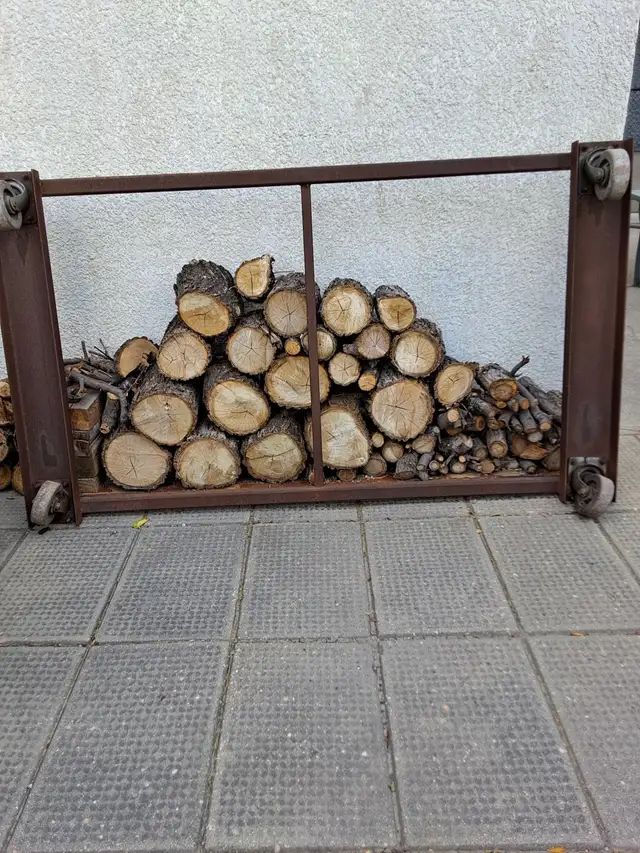 8 x 4 Feet Metal Frame with 4 Wheels, very durable!